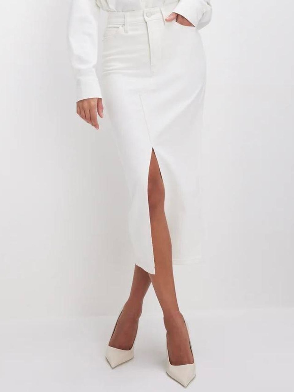 Good American Slit-Front Denim Midi Skirt in Cloud White, Size 26
